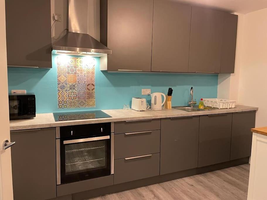 Stunning And Spacious 2Bed Flat In Central Woking Exterior photo