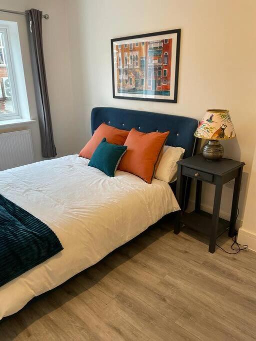 Stunning And Spacious 2Bed Flat In Central Woking Exterior photo